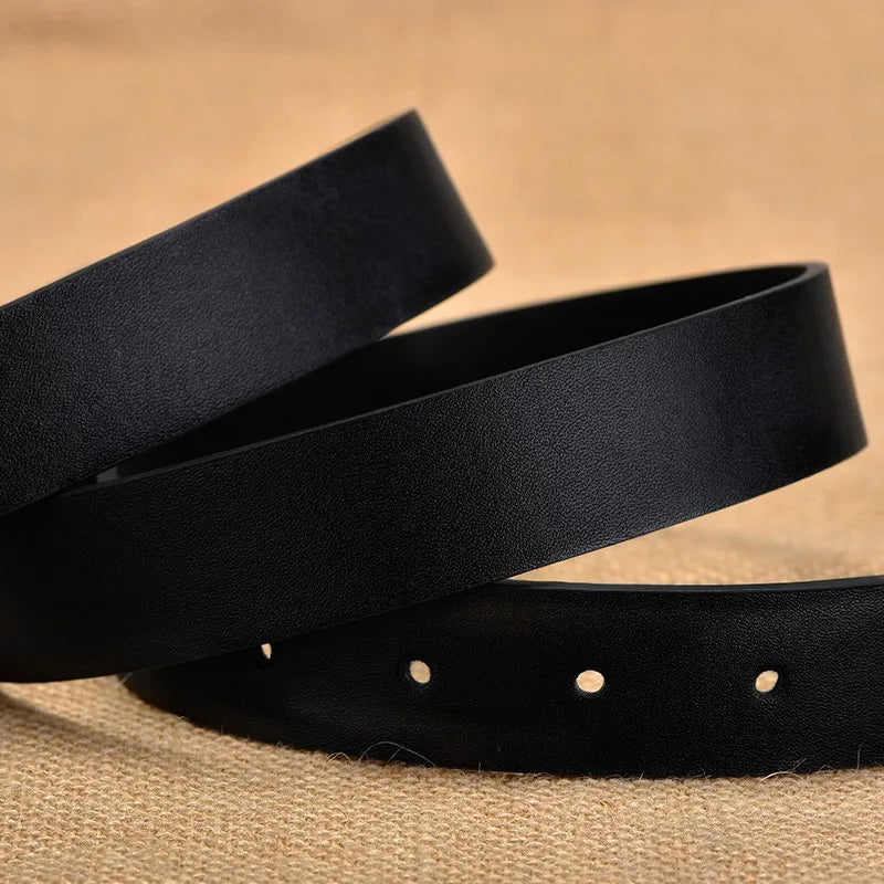 A Women's Needle Buckle Belt Fashion Casual Belt Middle Youth Simple Jeans Belt