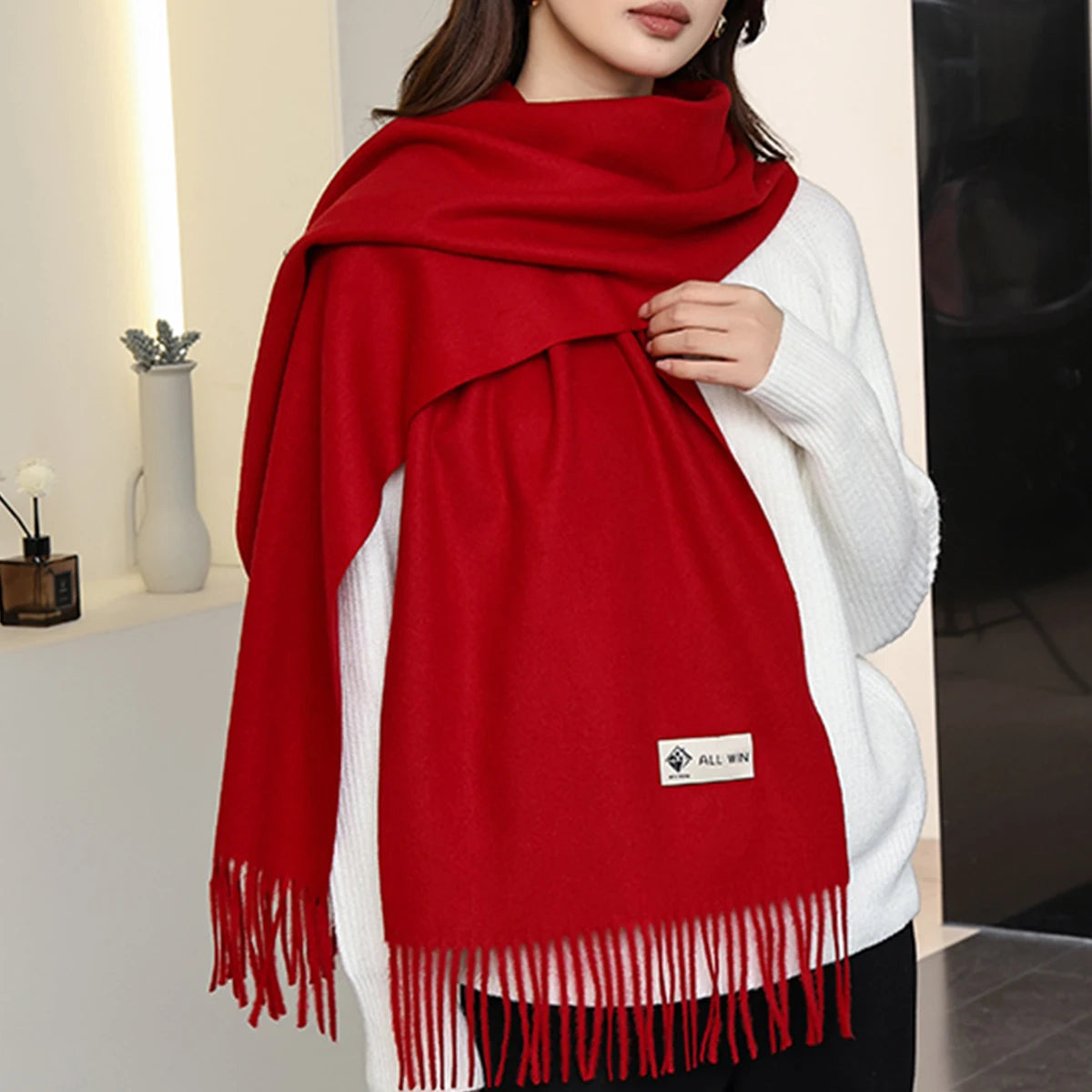 A fashionable solid color wool scarf with high-end feel, casual warmth.