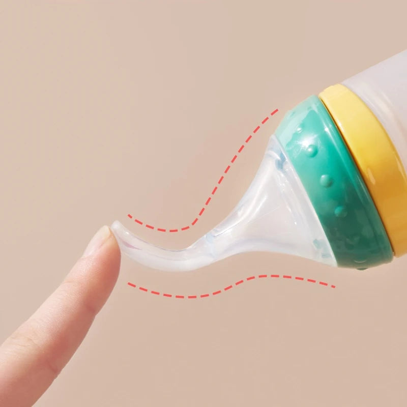 BBET BPA Free Toddlers Spoon Bottle Feeder علبة إطعام الرّضّع، مصنوعة من السيلكون الممتاز